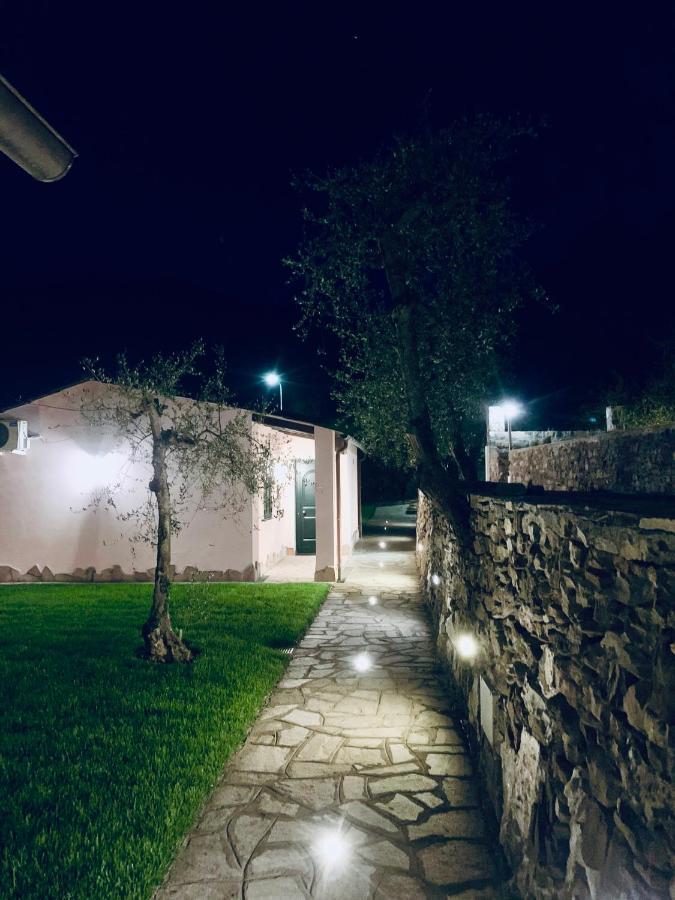 Casa Vacanze Gli Ulivi Borgomaro Екстер'єр фото